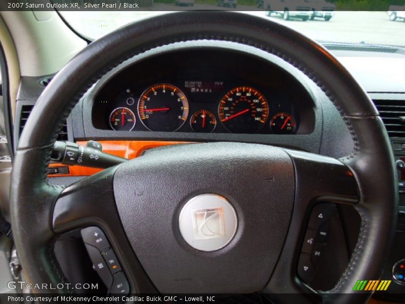 Silver Pearl / Black 2007 Saturn Outlook XR