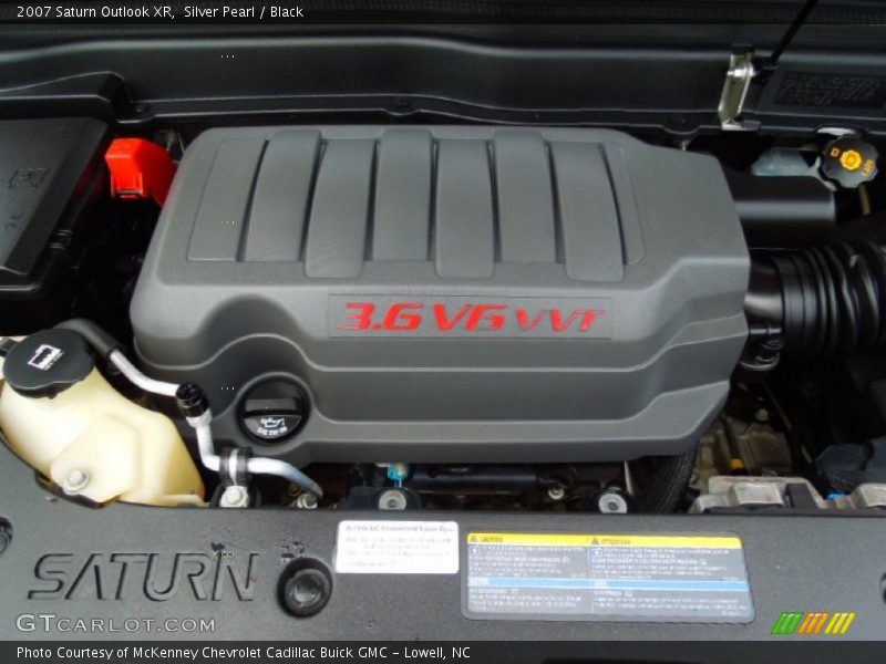 Silver Pearl / Black 2007 Saturn Outlook XR