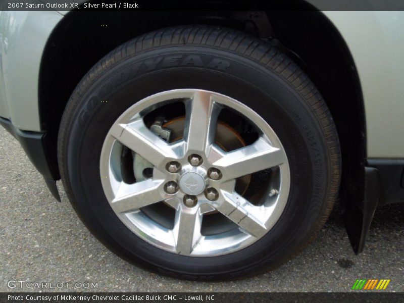 Silver Pearl / Black 2007 Saturn Outlook XR