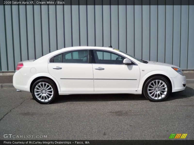 Cream White / Black 2008 Saturn Aura XR