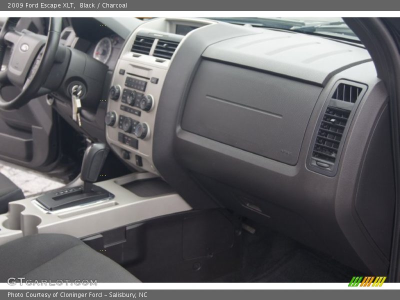 Black / Charcoal 2009 Ford Escape XLT