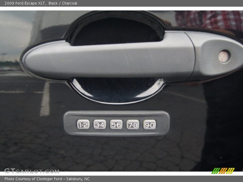 Black / Charcoal 2009 Ford Escape XLT