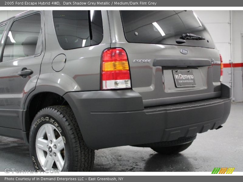 Dark Shadow Grey Metallic / Medium/Dark Flint Grey 2005 Ford Escape Hybrid 4WD