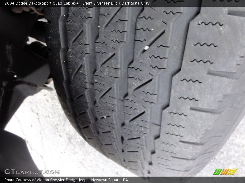 Bright Silver Metallic / Dark Slate Gray 2004 Dodge Dakota Sport Quad Cab 4x4