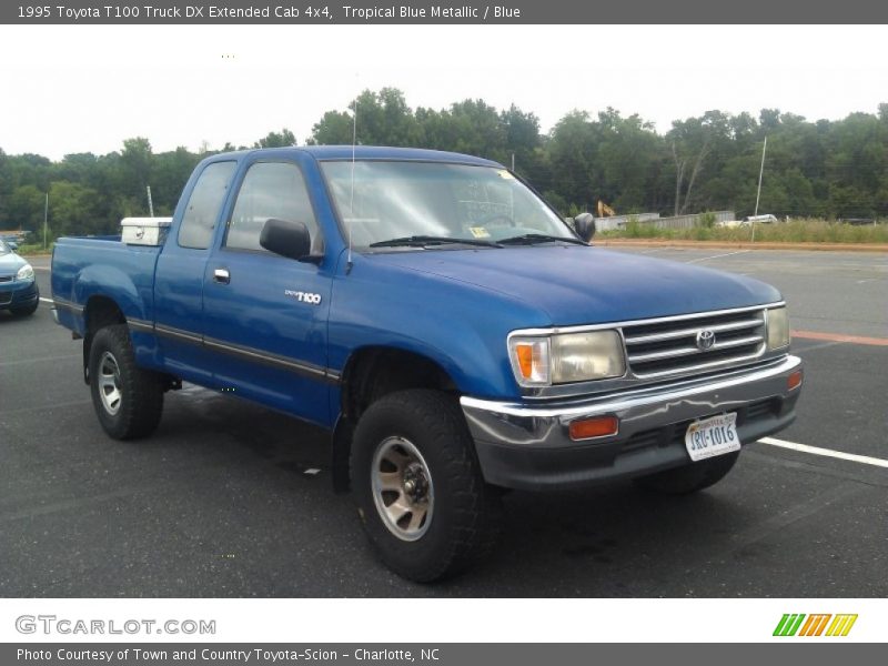 Front 3/4 View of 1995 T100 Truck DX Extended Cab 4x4