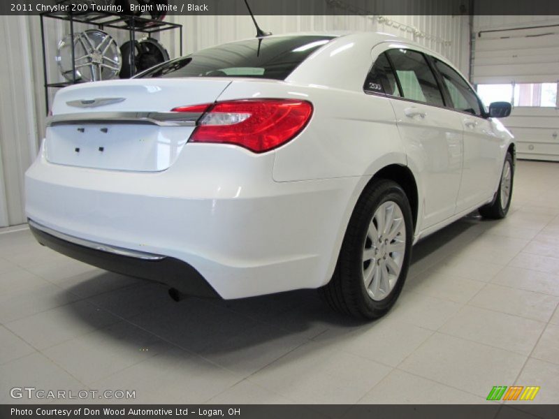 Bright White / Black 2011 Chrysler 200 Touring