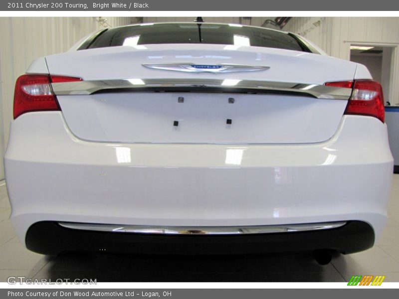 Bright White / Black 2011 Chrysler 200 Touring