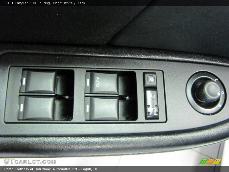 Bright White / Black 2011 Chrysler 200 Touring
