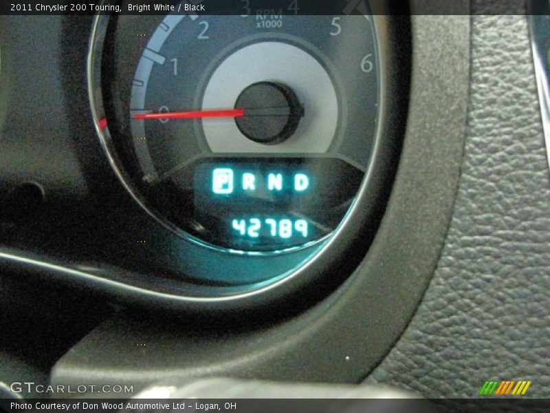 Bright White / Black 2011 Chrysler 200 Touring