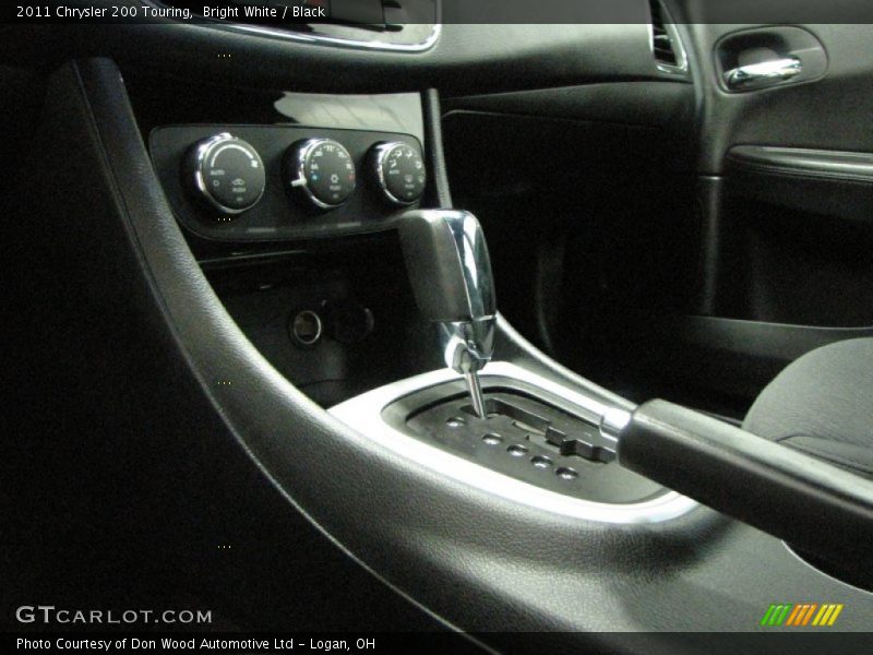 Bright White / Black 2011 Chrysler 200 Touring