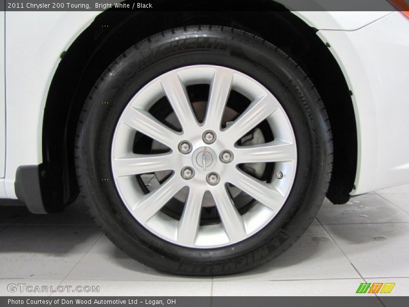 Bright White / Black 2011 Chrysler 200 Touring