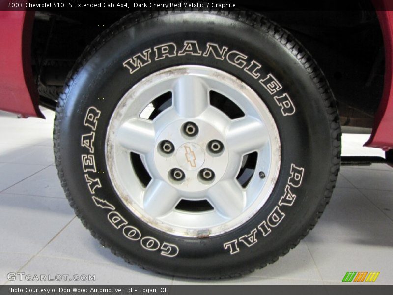 Dark Cherry Red Metallic / Graphite 2003 Chevrolet S10 LS Extended Cab 4x4