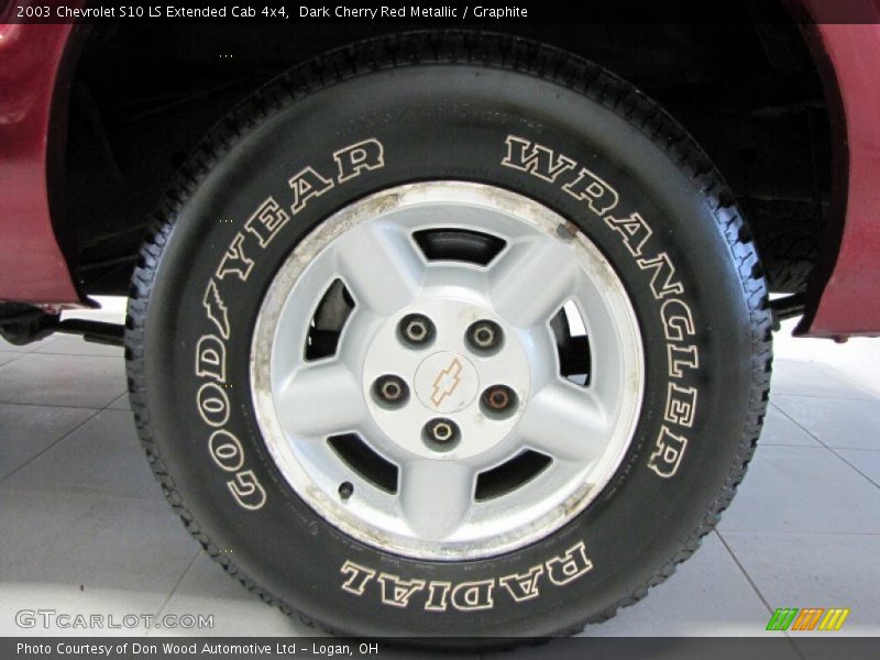 Dark Cherry Red Metallic / Graphite 2003 Chevrolet S10 LS Extended Cab 4x4
