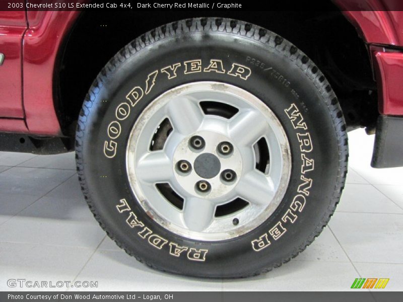 Dark Cherry Red Metallic / Graphite 2003 Chevrolet S10 LS Extended Cab 4x4