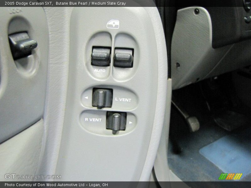 Controls of 2005 Caravan SXT