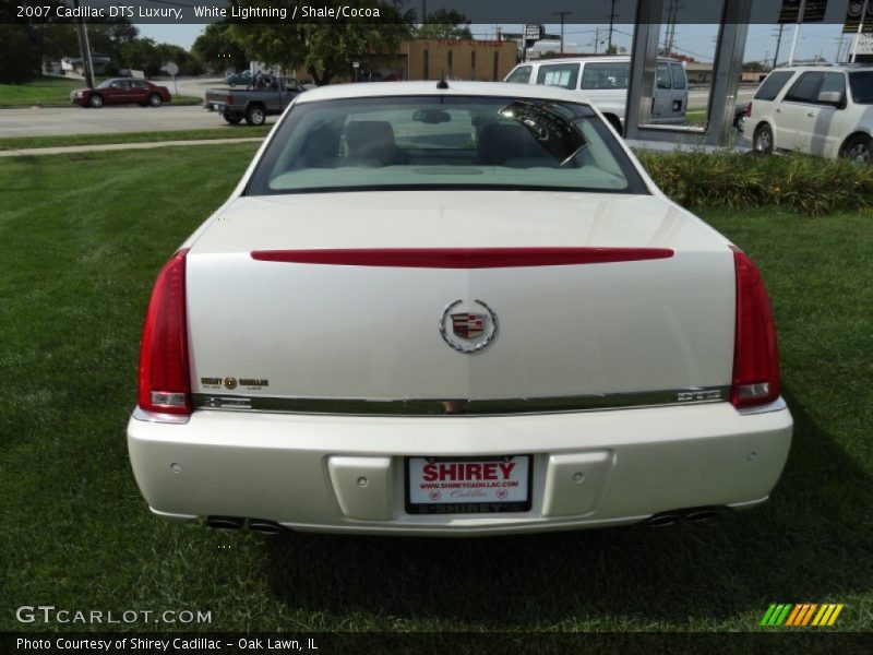 White Lightning / Shale/Cocoa 2007 Cadillac DTS Luxury