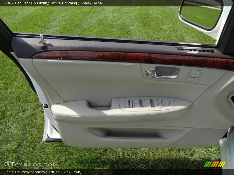 White Lightning / Shale/Cocoa 2007 Cadillac DTS Luxury