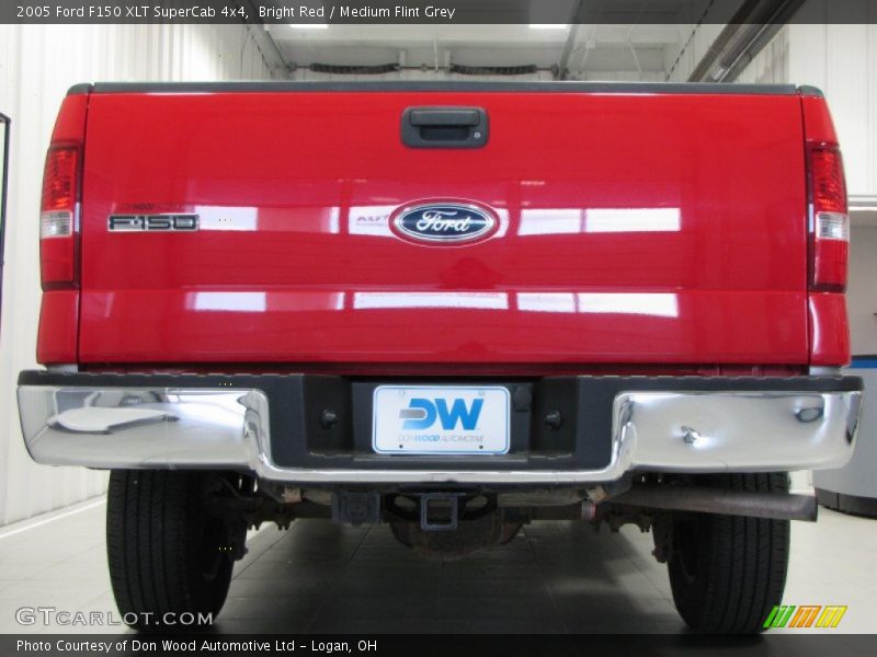 Bright Red / Medium Flint Grey 2005 Ford F150 XLT SuperCab 4x4