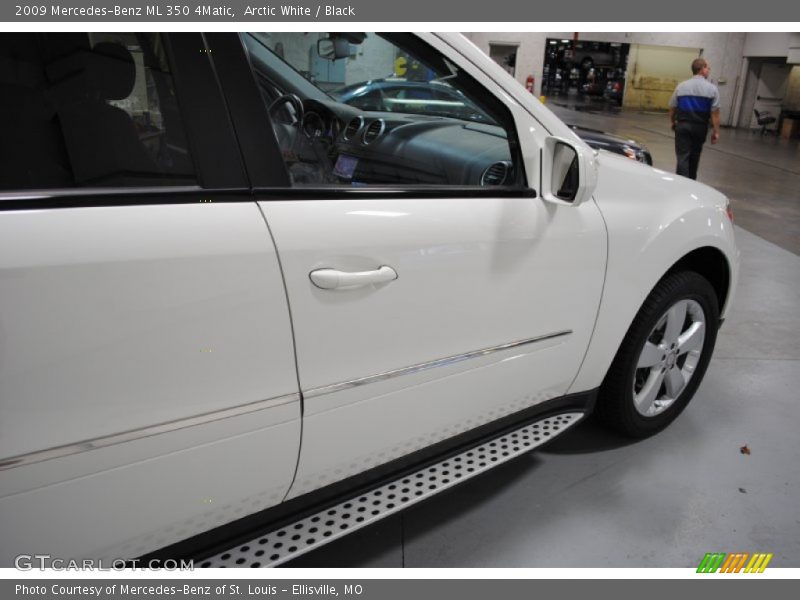 Arctic White / Black 2009 Mercedes-Benz ML 350 4Matic