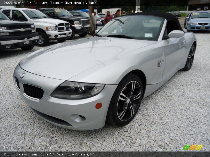 Front 3/4 View of 2005 Z4 2.5i Roadster