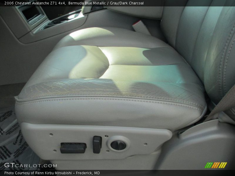 Bermuda Blue Metallic / Gray/Dark Charcoal 2006 Chevrolet Avalanche Z71 4x4