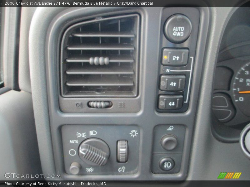 Bermuda Blue Metallic / Gray/Dark Charcoal 2006 Chevrolet Avalanche Z71 4x4