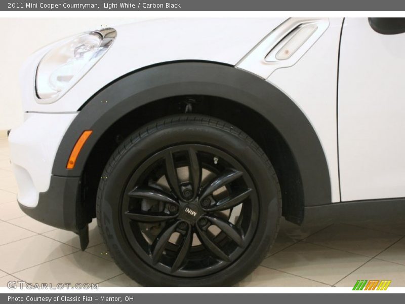 Light White / Carbon Black 2011 Mini Cooper Countryman