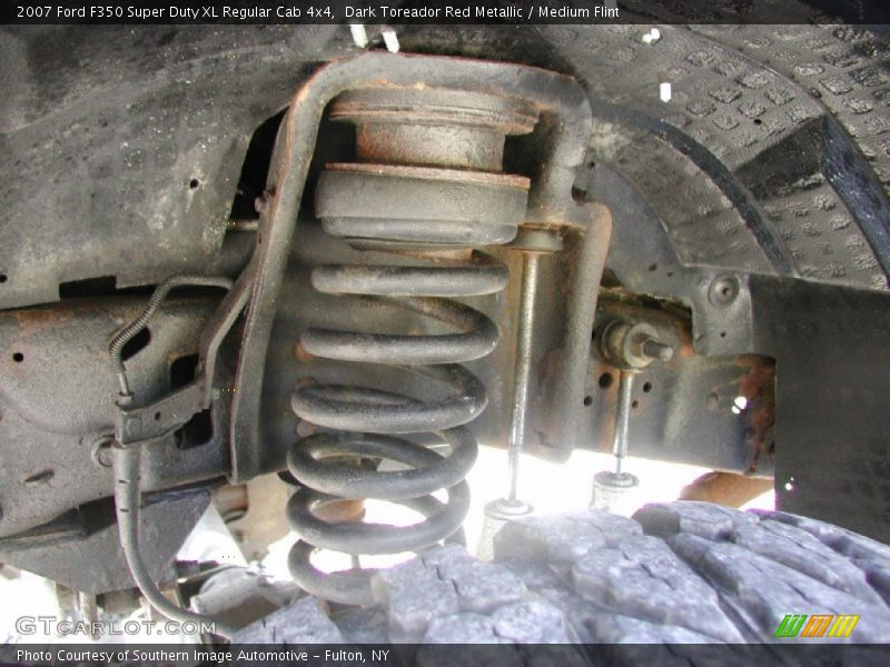 Undercarriage of 2007 F350 Super Duty XL Regular Cab 4x4