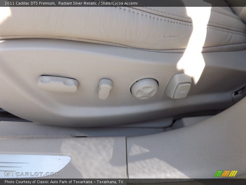 Radiant Silver Metallic / Shale/Cocoa Accents 2011 Cadillac DTS Premium