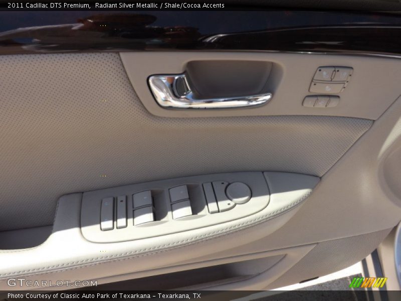 Radiant Silver Metallic / Shale/Cocoa Accents 2011 Cadillac DTS Premium