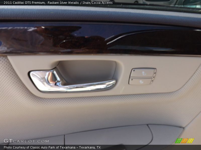 Radiant Silver Metallic / Shale/Cocoa Accents 2011 Cadillac DTS Premium