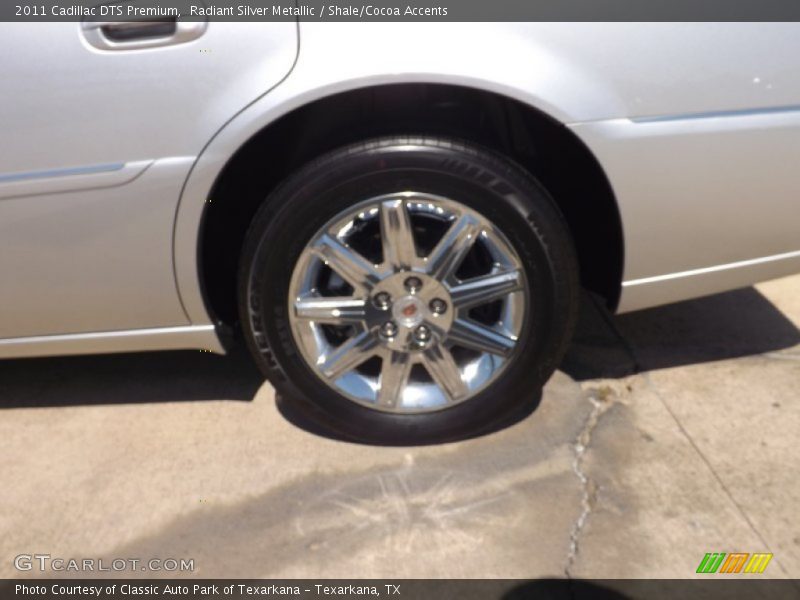 Radiant Silver Metallic / Shale/Cocoa Accents 2011 Cadillac DTS Premium