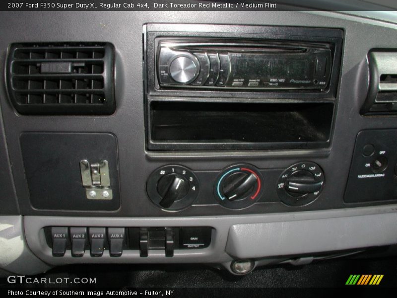 Controls of 2007 F350 Super Duty XL Regular Cab 4x4