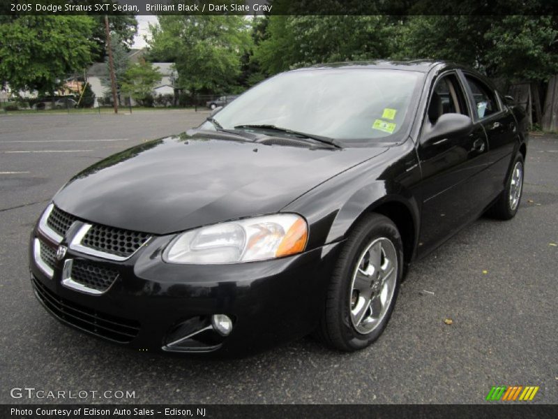 Front 3/4 View of 2005 Stratus SXT Sedan