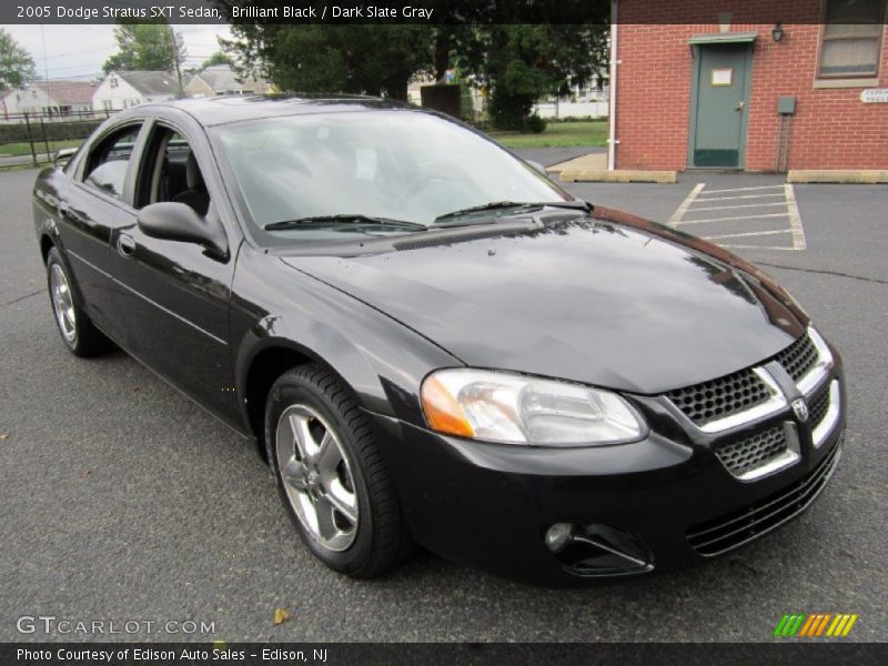 Front 3/4 View of 2005 Stratus SXT Sedan