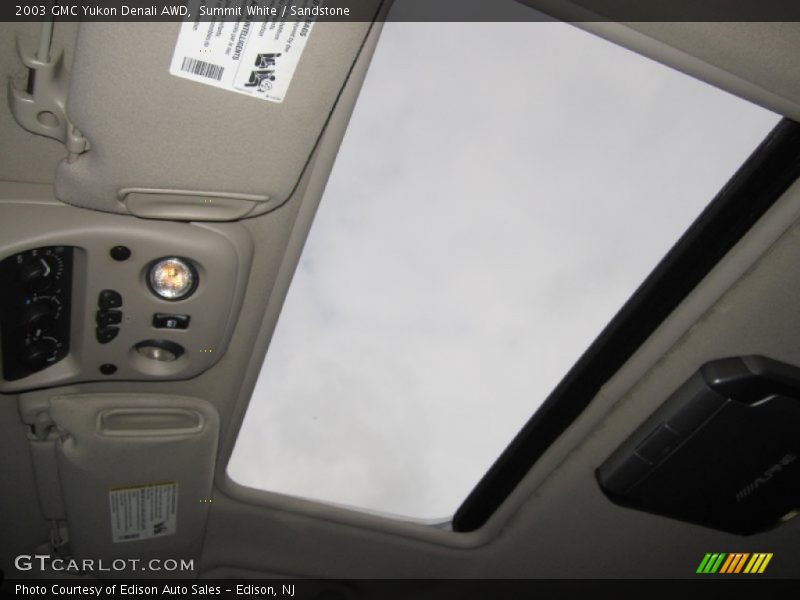 Summit White / Sandstone 2003 GMC Yukon Denali AWD