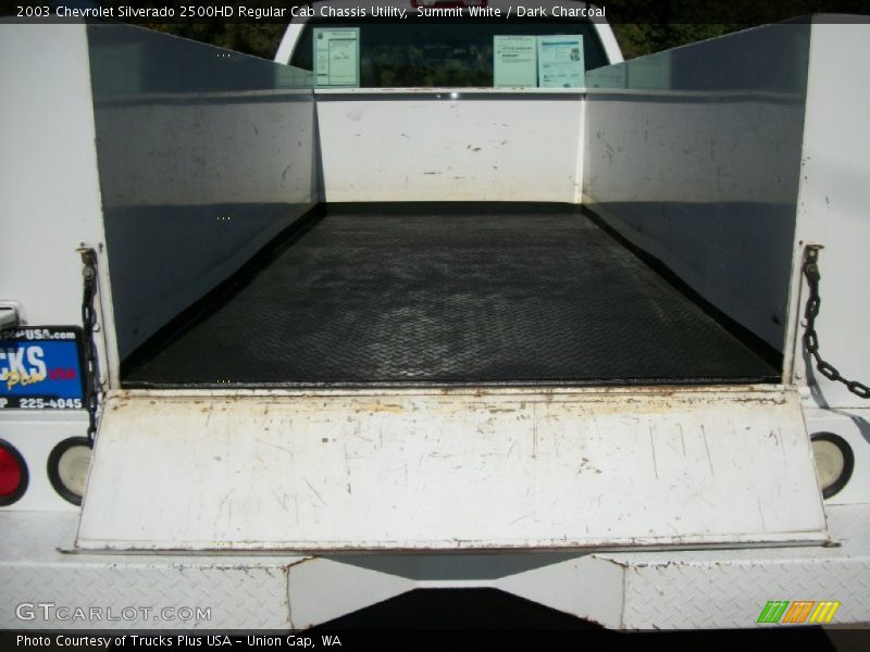 Summit White / Dark Charcoal 2003 Chevrolet Silverado 2500HD Regular Cab Chassis Utility