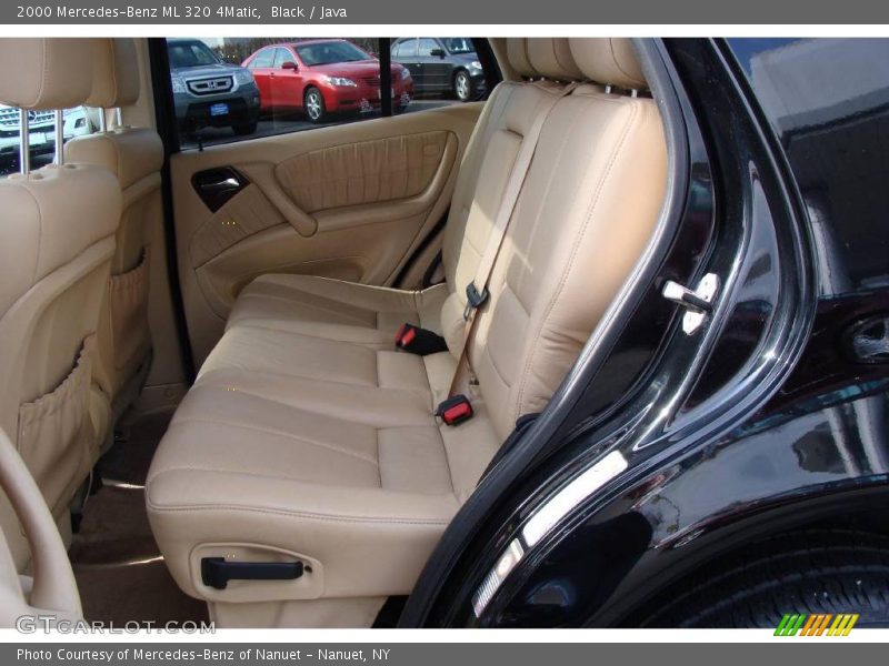 Black / Java 2000 Mercedes-Benz ML 320 4Matic