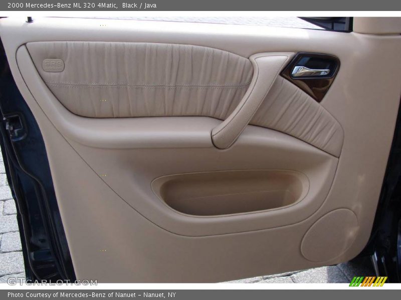 Black / Java 2000 Mercedes-Benz ML 320 4Matic