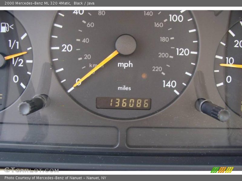 Black / Java 2000 Mercedes-Benz ML 320 4Matic