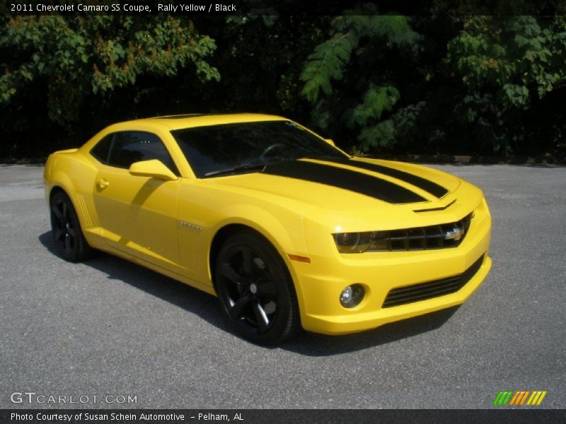 Front 3/4 View of 2011 Camaro SS Coupe
