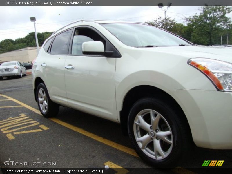 Phantom White / Black 2010 Nissan Rogue SL AWD