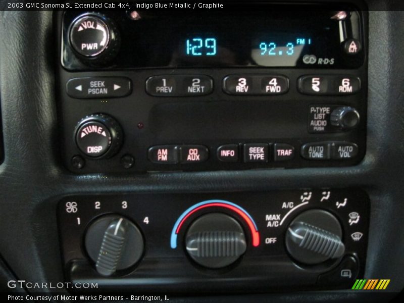 Controls of 2003 Sonoma SL Extended Cab 4x4