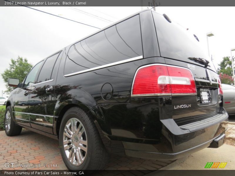 Black / Camel 2007 Lincoln Navigator L Luxury