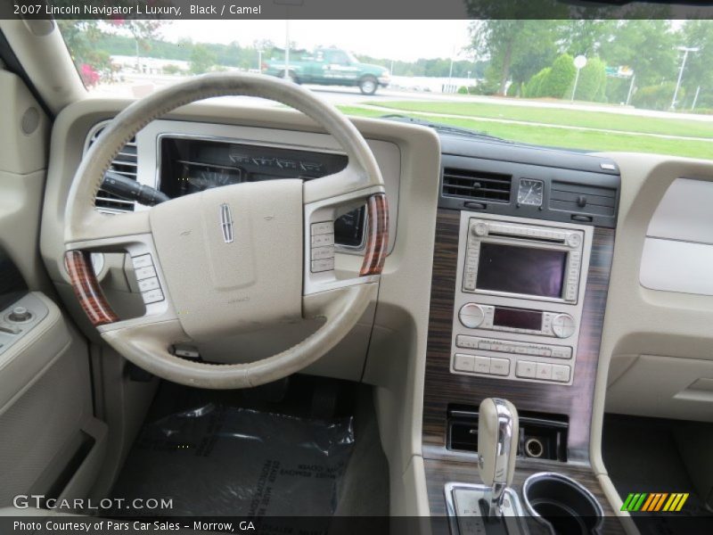 Dashboard of 2007 Navigator L Luxury