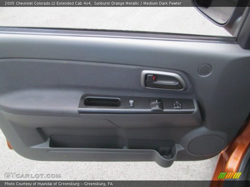Sunburst Orange Metallic / Medium Dark Pewter 2005 Chevrolet Colorado LS Extended Cab 4x4