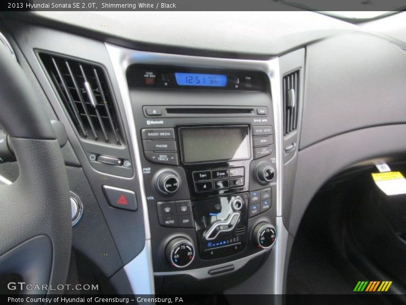 Shimmering White / Black 2013 Hyundai Sonata SE 2.0T