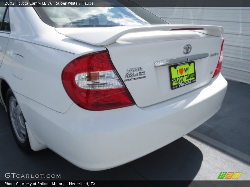 Super White / Taupe 2002 Toyota Camry LE V6