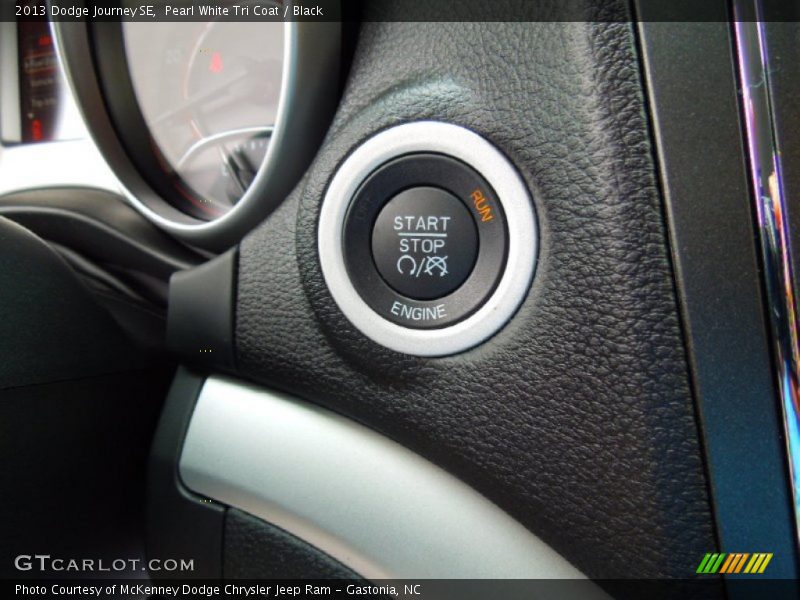 Pearl White Tri Coat / Black 2013 Dodge Journey SE