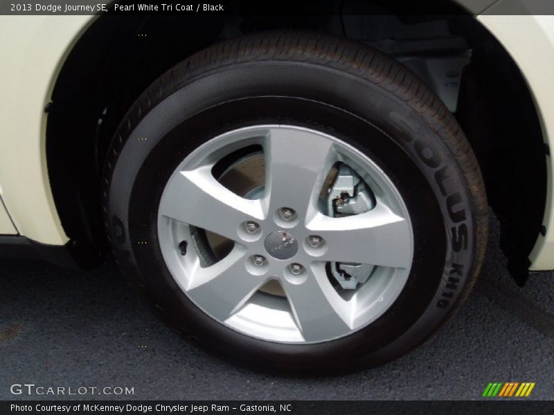 Pearl White Tri Coat / Black 2013 Dodge Journey SE